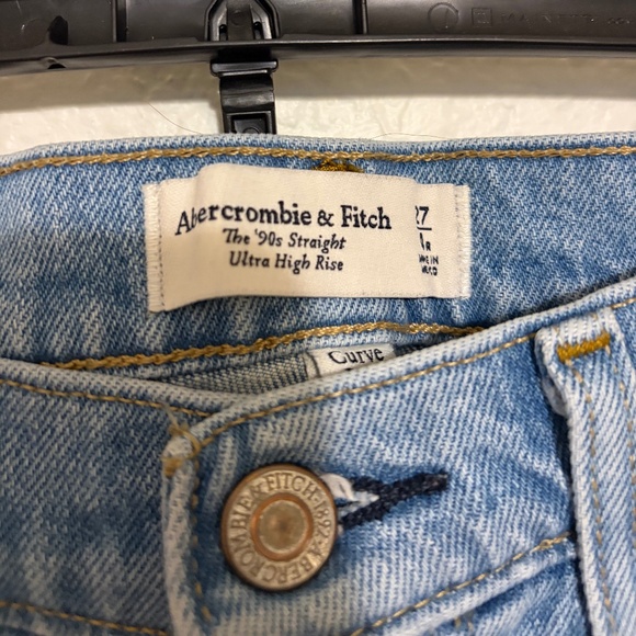 Abercrombie Curve Love High Rise 90s Relaxed Jeans - Picture 3 of 6
